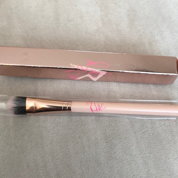 RiRi Hearts MAC 282SE Shader Brush LE - Picture 1 of 5